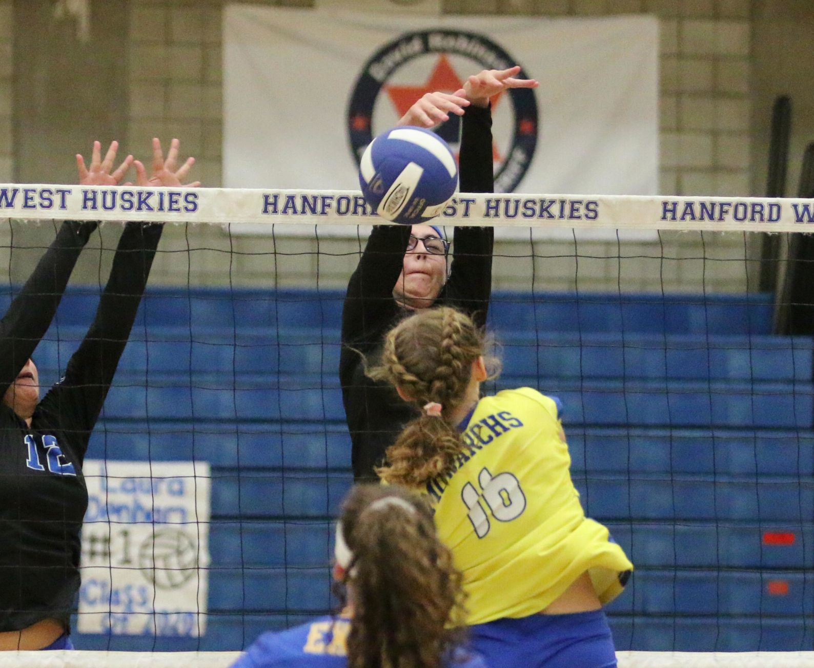 Huskies show heart in loss to Monarchs on Senior Night